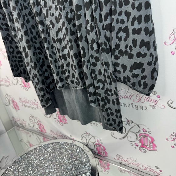 Amorosa long sleeve sparkly trim thread silver Gray Leopard Print Sweatshirt - Picture 3 of 13
